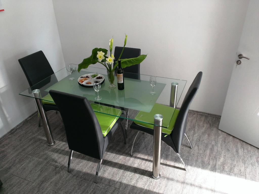 Apartments Jasminka Salona Szoba fotó