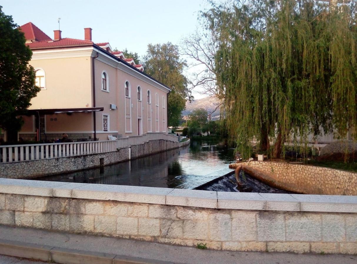 Apartments Jasminka Salona Szoba fotó